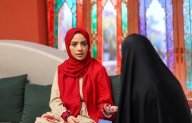 مجری تلویزیون با تراکتور وارد صداوسیما شد